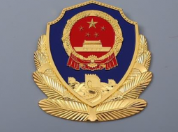 如何选择适合的大型警徽材质?